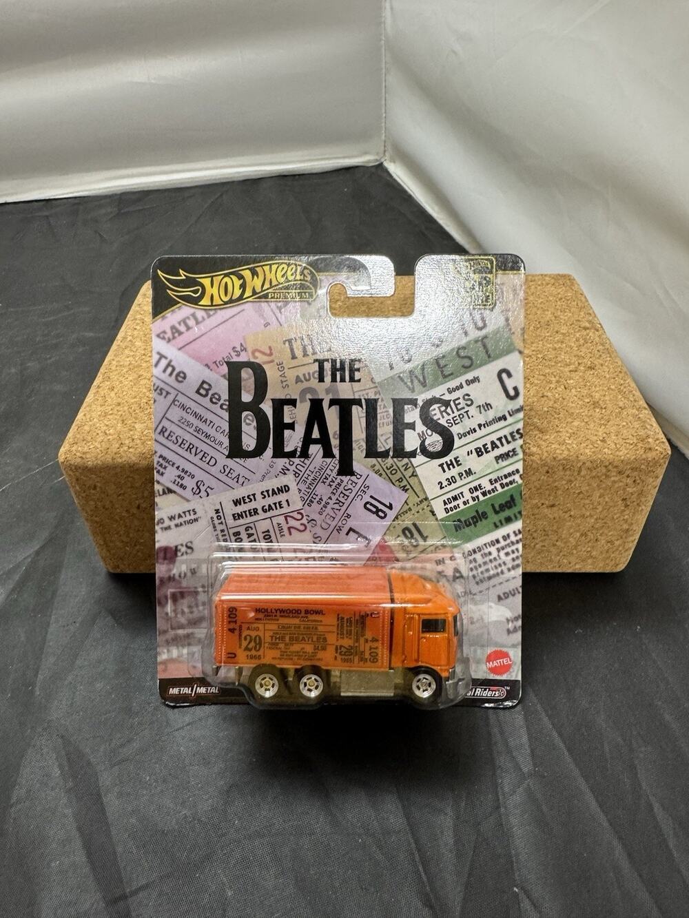 Hot Wheels Premium Pop Culture The Beatles Hiway Hauler Orange Real Riders New